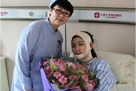 术后3天护士送来鲜花祝福